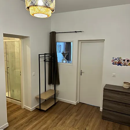 Apartment Casa Armando, Beau F2, 2 Places De Parking Clos, Proche Disneyland Quincy-Voisins